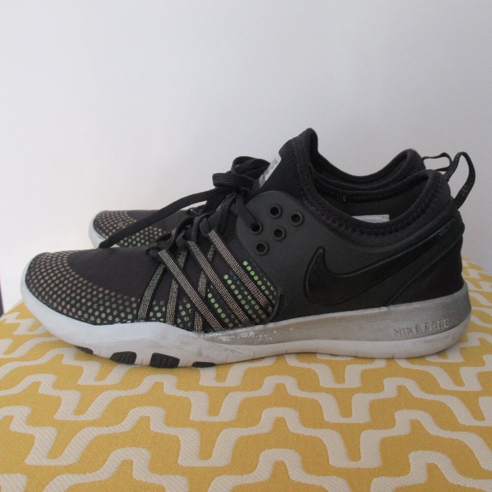 Nike Womens Free TR 7 922844-001 Black Running Shoes Sneakers Size 7 Preowned